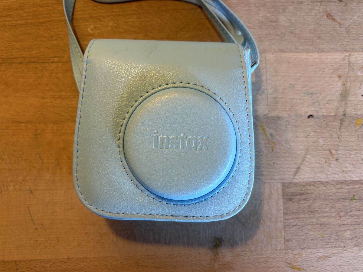 Fujifilm Fotocamera: Instax Mini 11 Sofortbildkamera hellblau inkl. Hülle  – Usato da Elsau venduto da mischwe 3