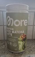 More Protein Iced Matcha Latte Caramelized Macadamia Pulver