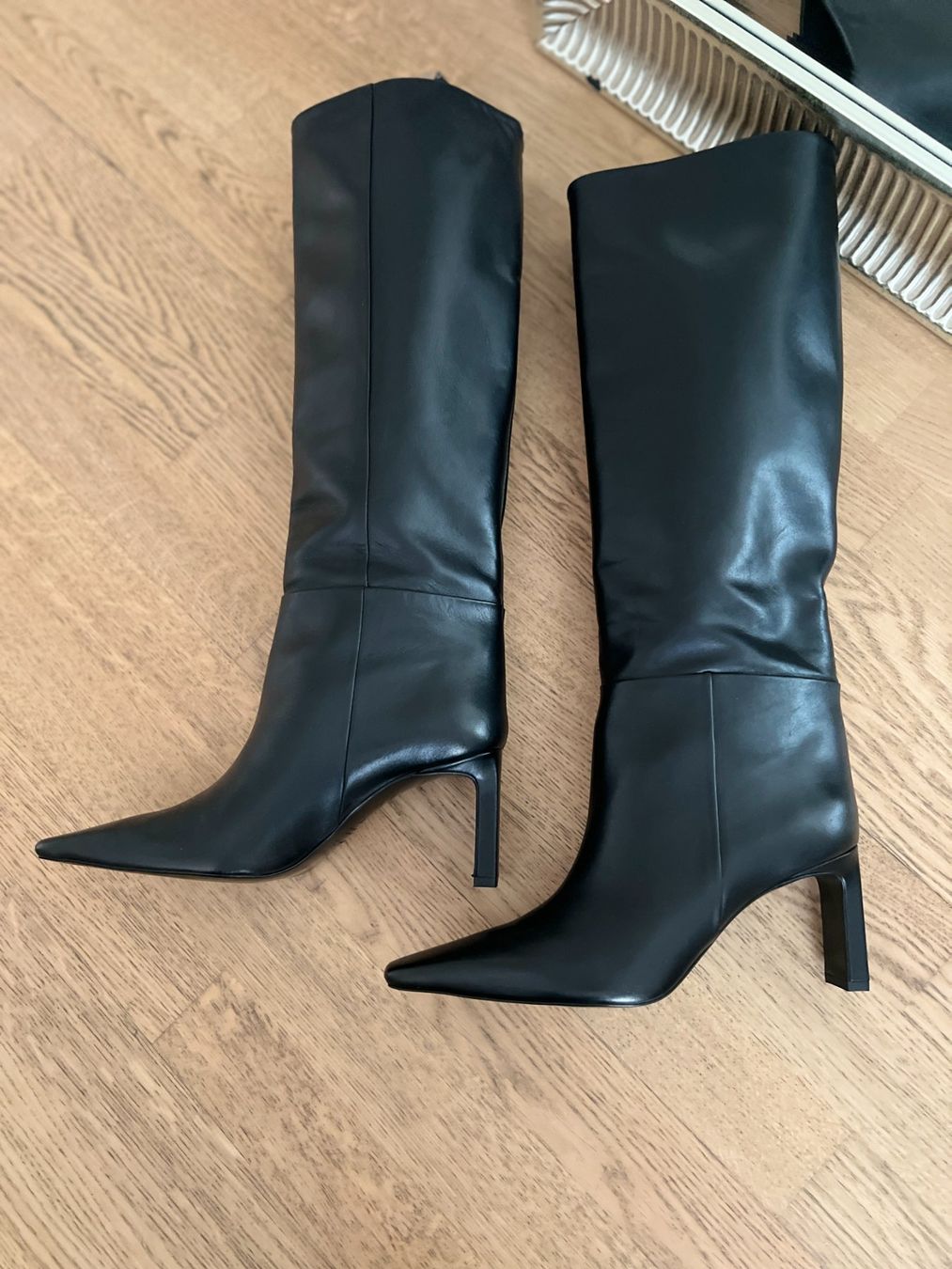 Massimo Dutti Scarpe da donna: MASSIMO DUTTI Echtleder Stiefel, NEU, schwarz, Gr. 37 – Nuovo e nell'imballaggio originale da Zürich venduto da methee1107