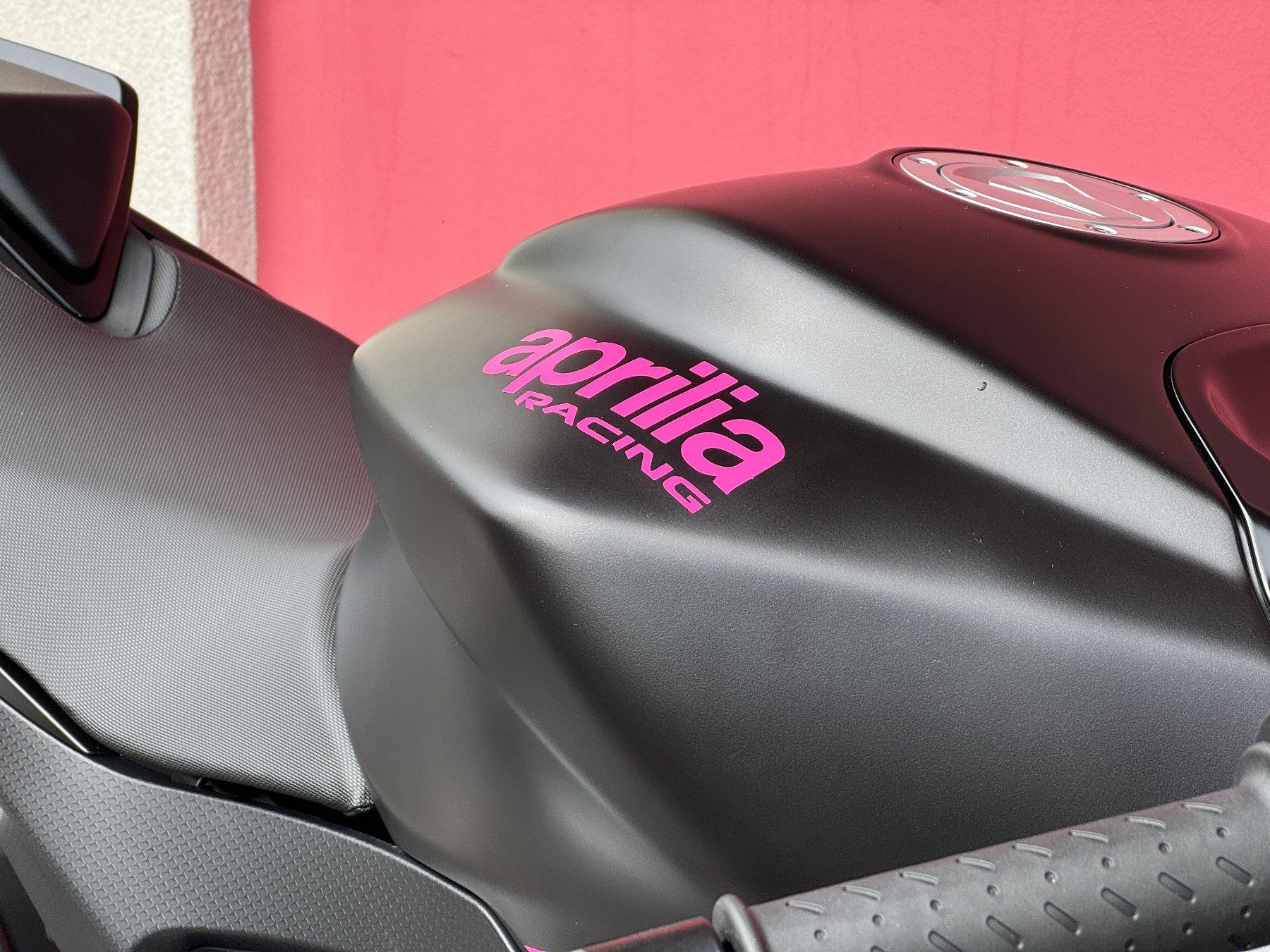 Sticker: Aprilia RS660 Sticker Kit - PINK – Nuovo e nell'imballaggio originale da Meggen venduto da leupimoto 4