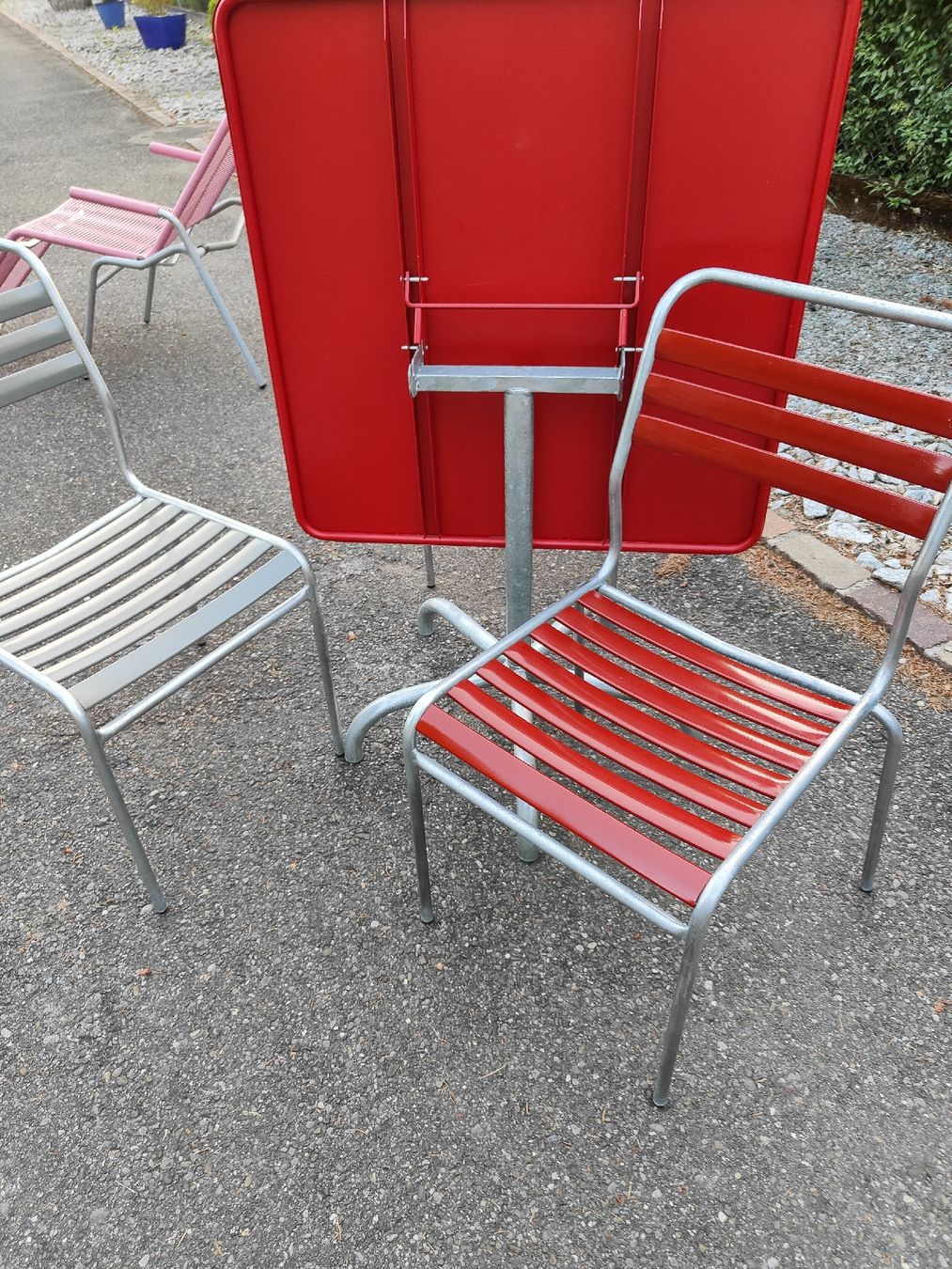 Schaffner Set di tavolo e panche: Schaffner Rigi -Tisch mit Lättlistühlen – Usato da Mellingen venduto da Artrena 4