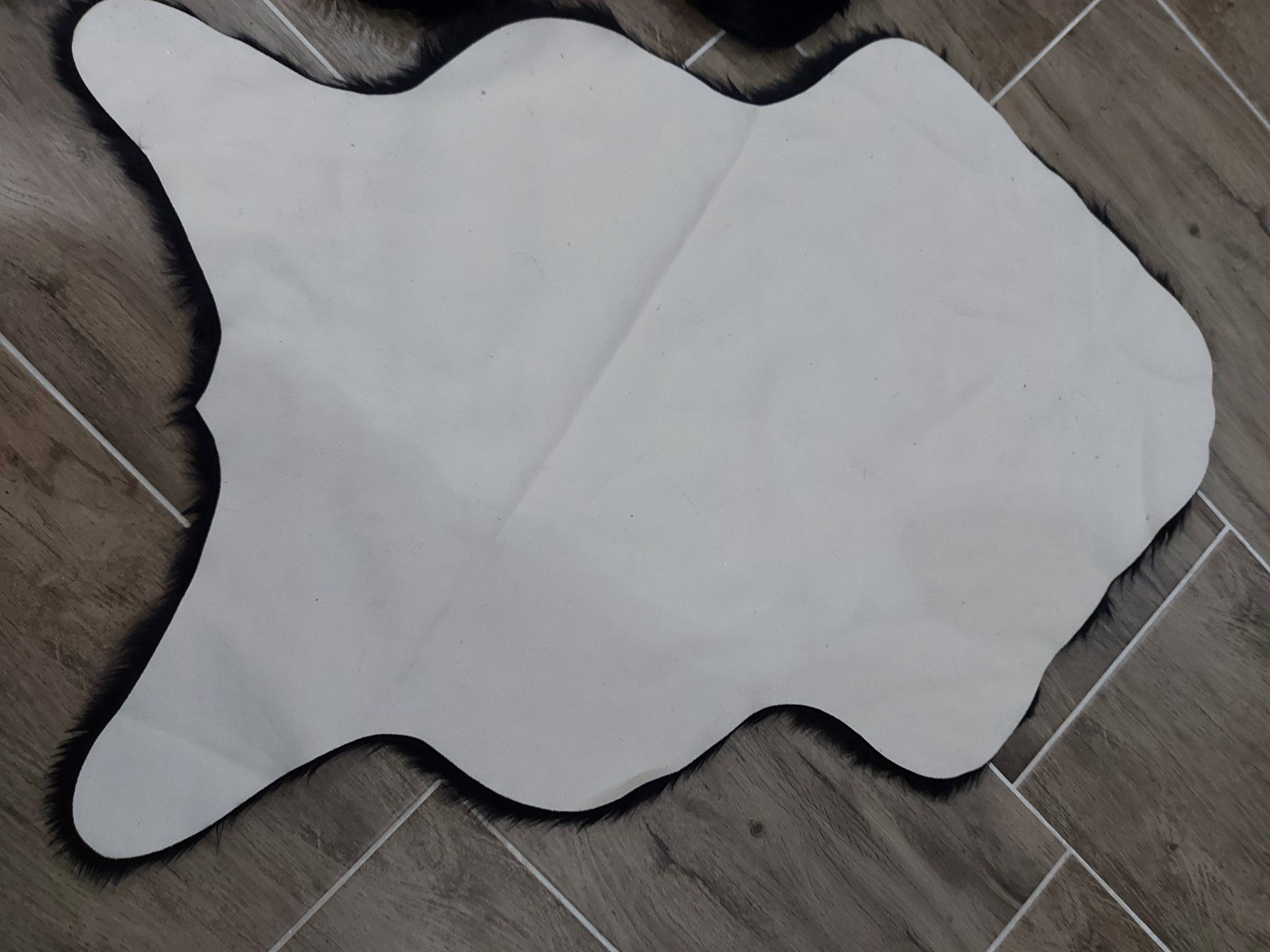 Tappeti: Schwarzer Fell Teppich, Fellteppich, 2 Stk. Neuwertig – Usato da Rheinau venduto da profitronic.shop 6