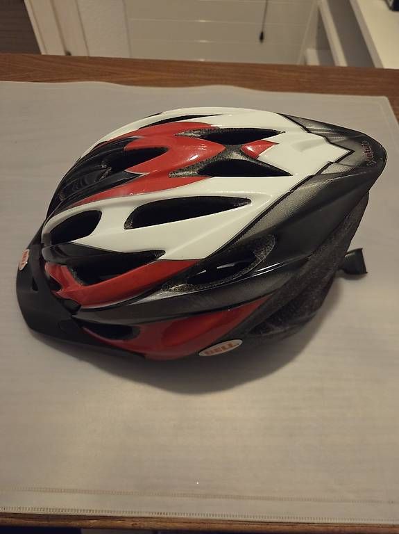 Bell Caschi: Fahrradhelm Bell – Usato da Lauerz venduto da betsan666 1