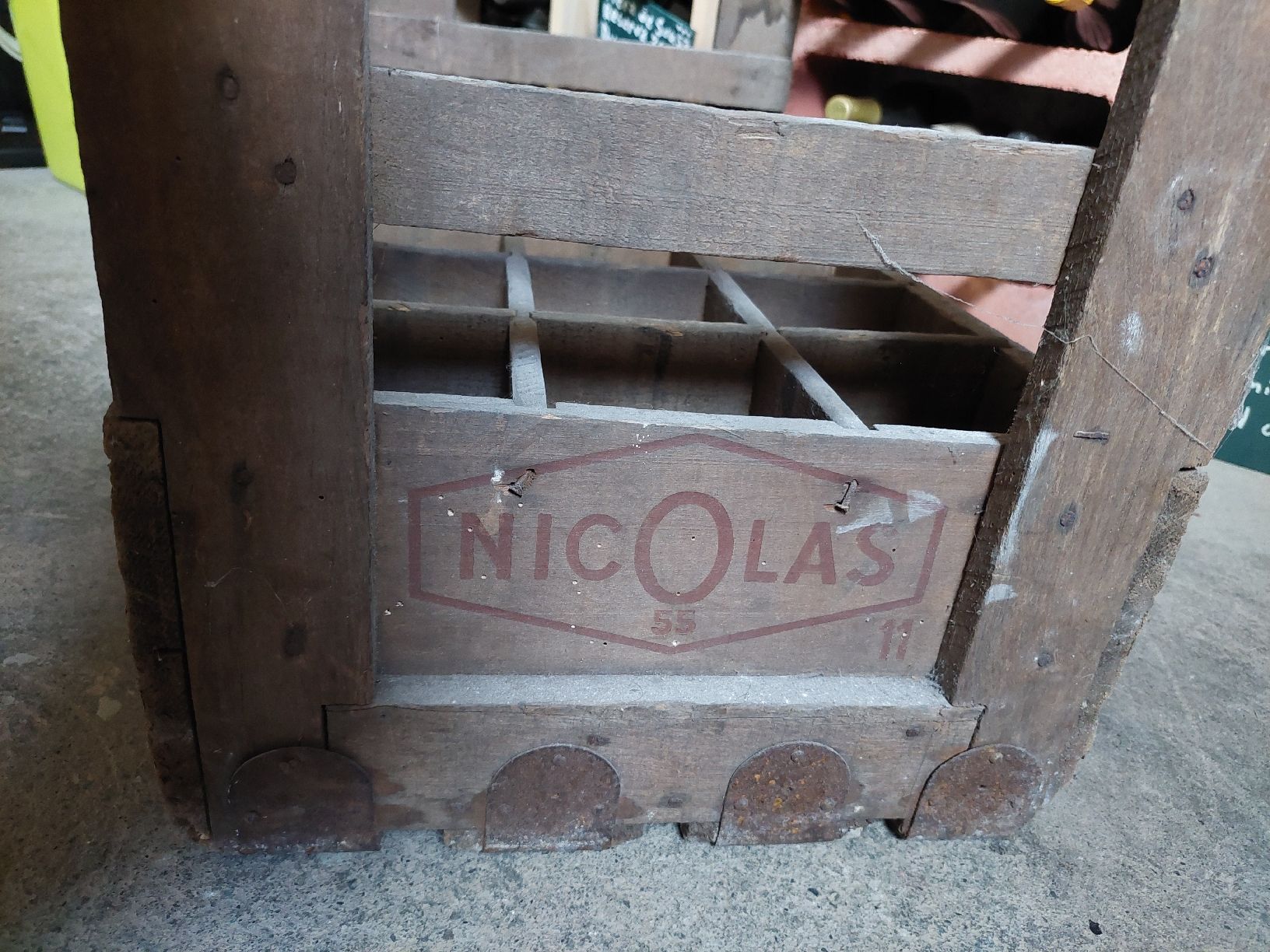 Altro: Caisse à vin en bois Nicolas – Usato da Grandvaux venduto da Larocheturpin
