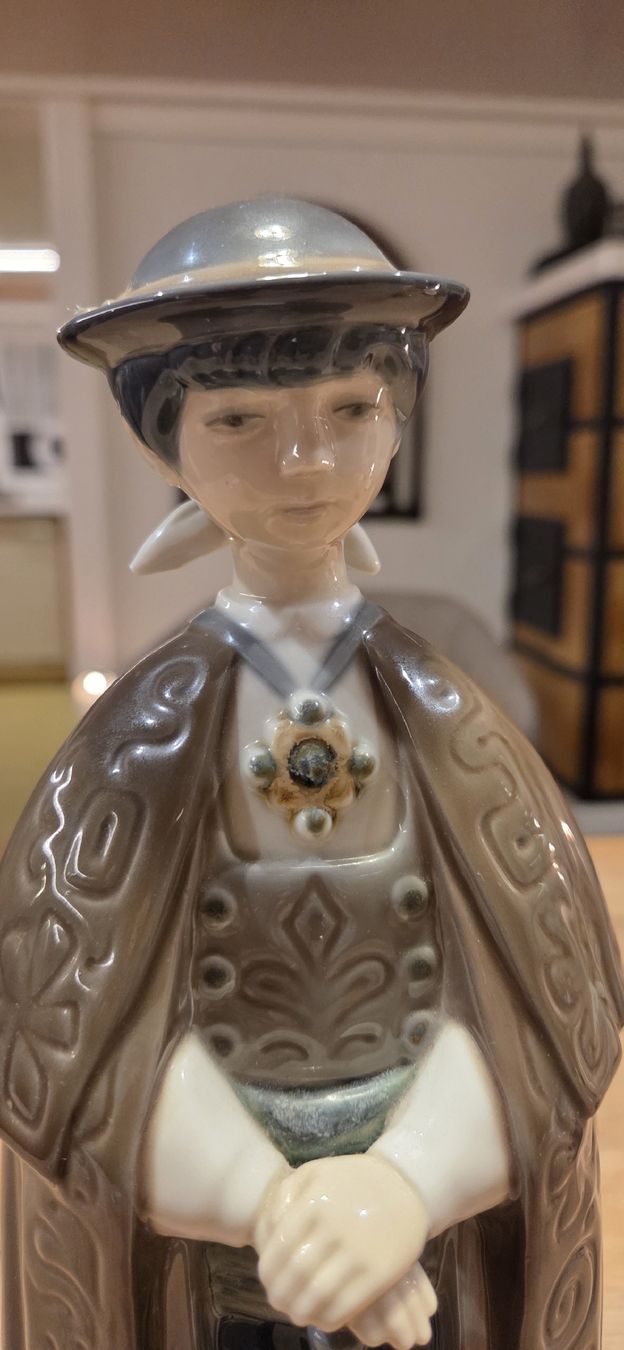 Statuette: Porzellan Figur – Usato da Rehetobel venduto da hobirot01 1