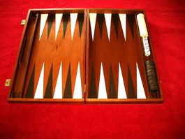Backgammon-Spiel im klassischen Holzkasten, ca. 39.5x47cm