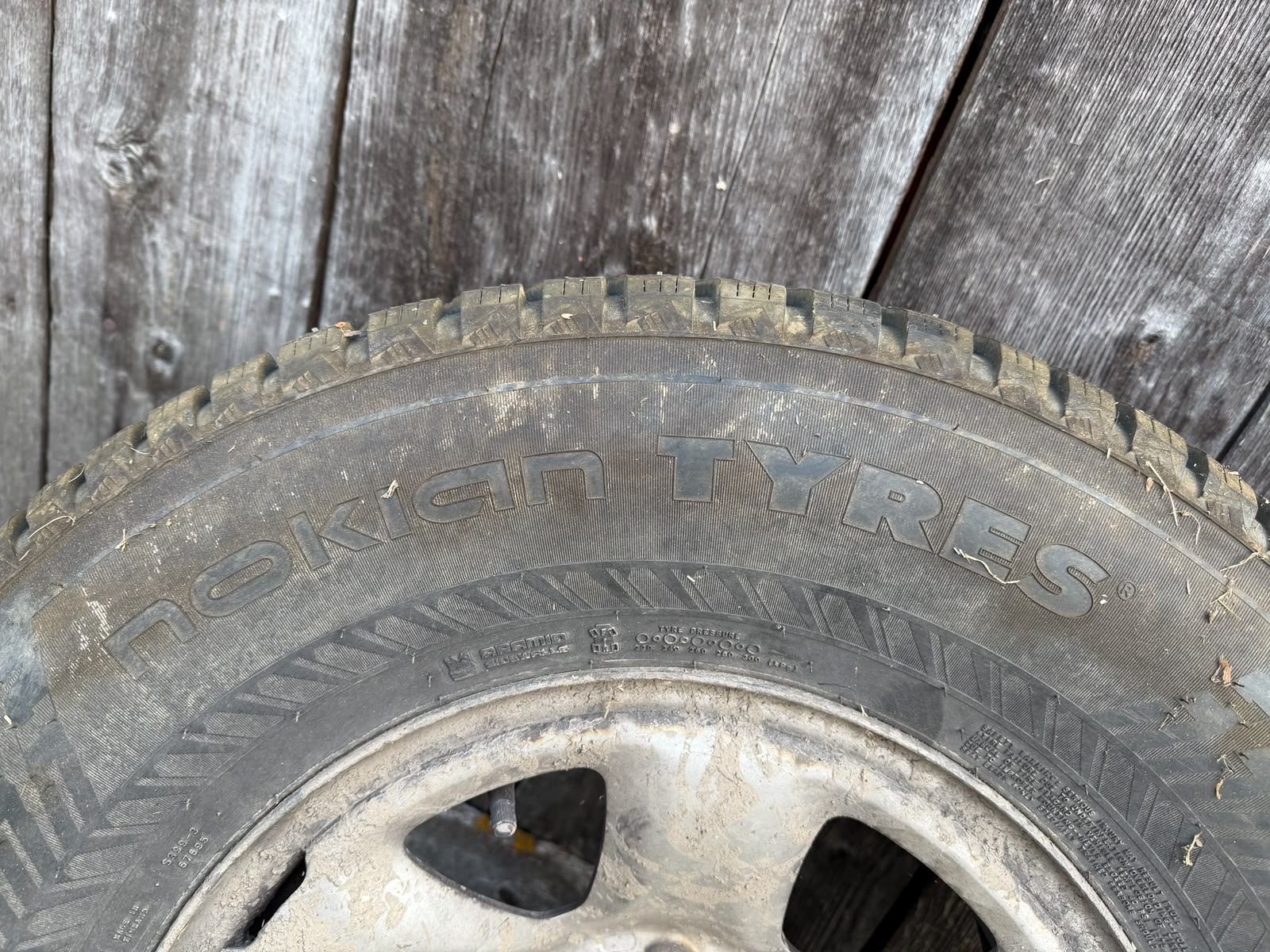 Nokian Pneumatici & Ruote complete: Pneu mit Spikes 265/70R16 – Usato da Eichberg venduto da sch_mpj6 2