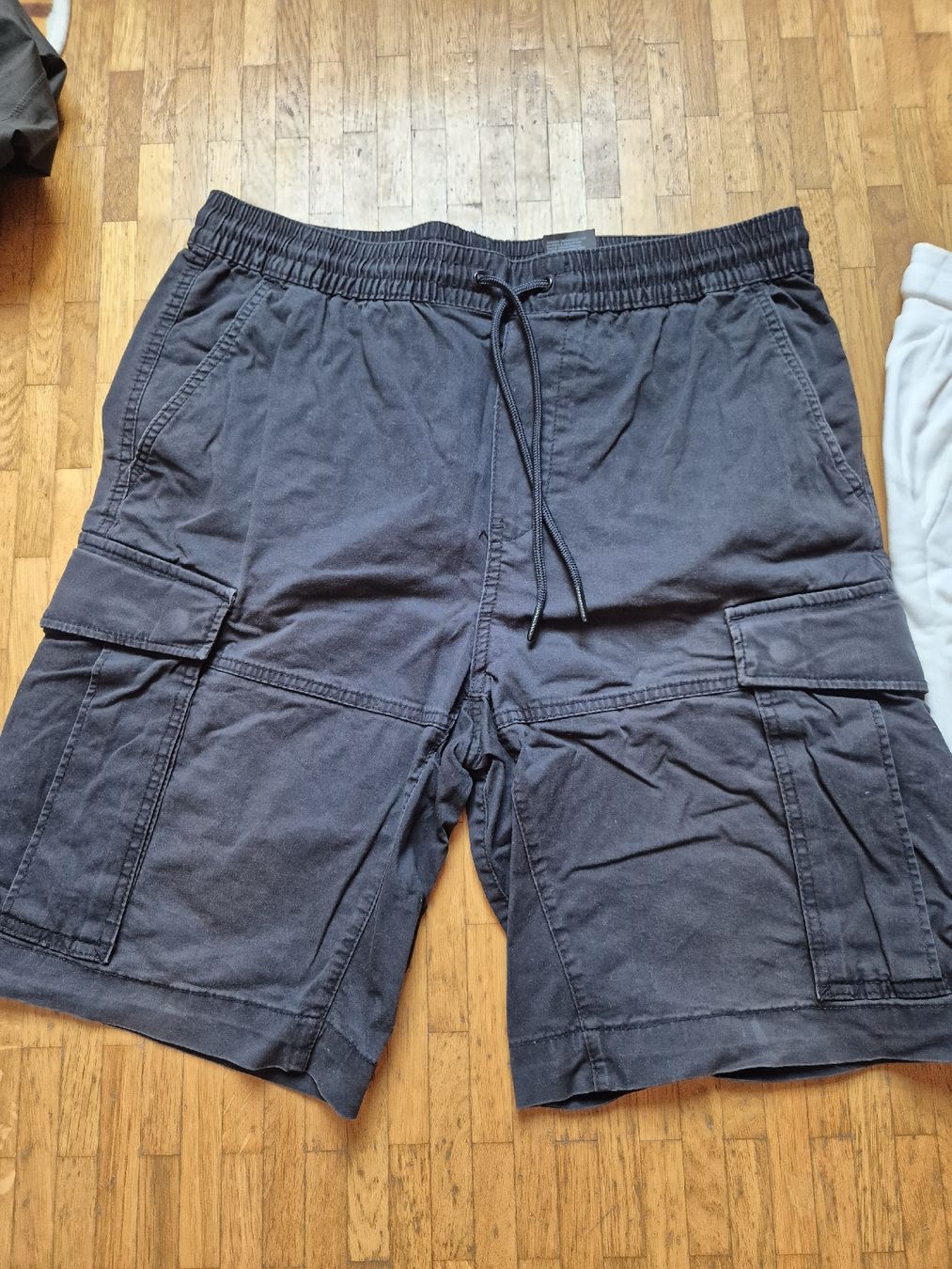 Bershka Pantaloni: Lot de 2 short M – Usato da Petit-Lancy venduto da Tom_mccr 1