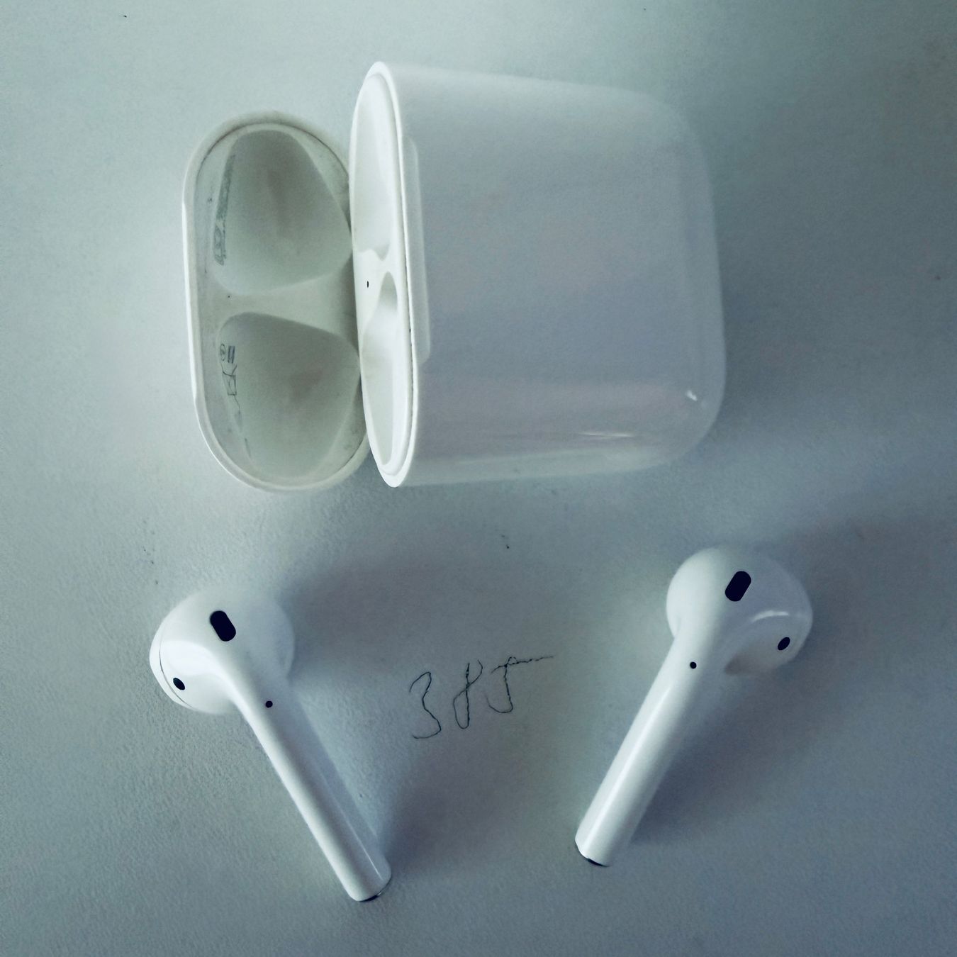 Apple Kopfhörer: Original Apple AirPods 2 Gen. Wireless Kopfhörer & Case – Gebraucht aus Basel von MY.AIRPODS.SHOP 2