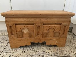 Antike Bündner Miniatur/Modell Truhe Arvenholz