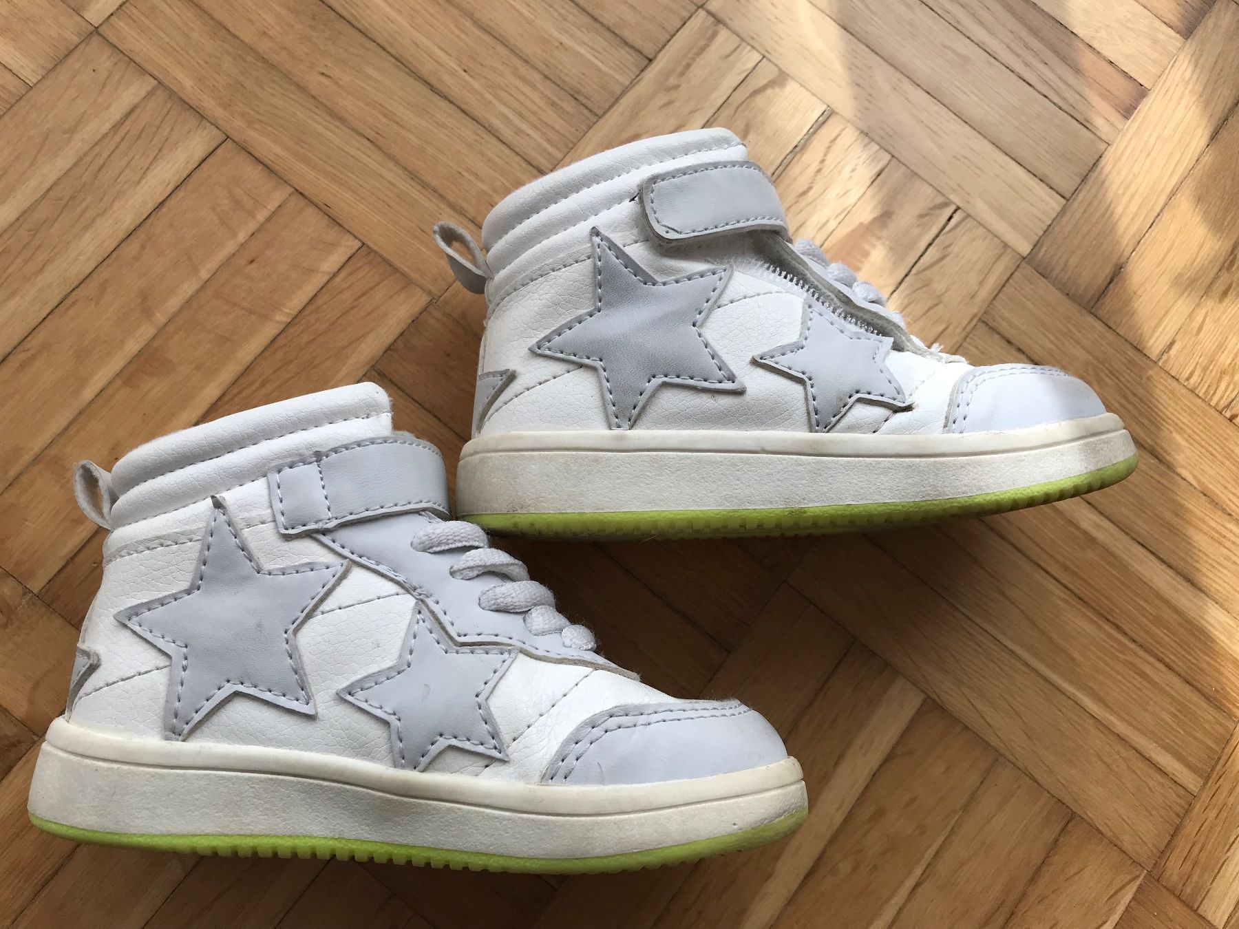Scarpe per ragazze: Turnschuhe Mädchen Grösse 22 – Usato da Emmenbrücke venduto da Hathor123 3