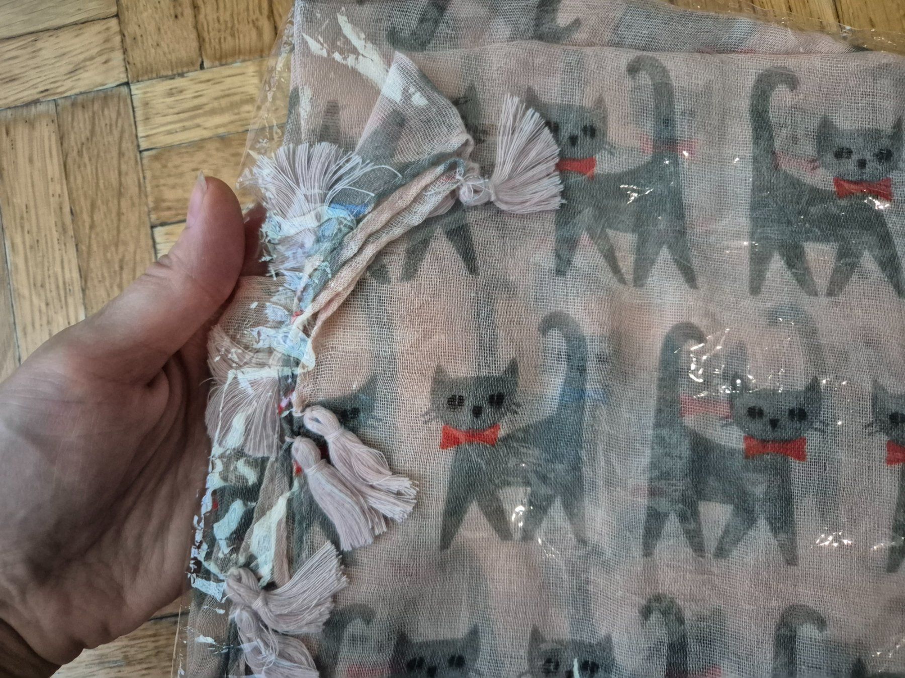 Foulards & écharpes: Schal mit Katzenmuster (Neu) – Neuf avec emballage d'origine à Zürich par pau_y8mv 5