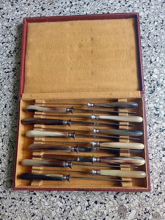 Coltelli: 12 Carbonstahl Messer – Usato da Basel venduto da Petergunn