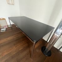 USM Schreibtisch 100x200cm Eiche schwarz