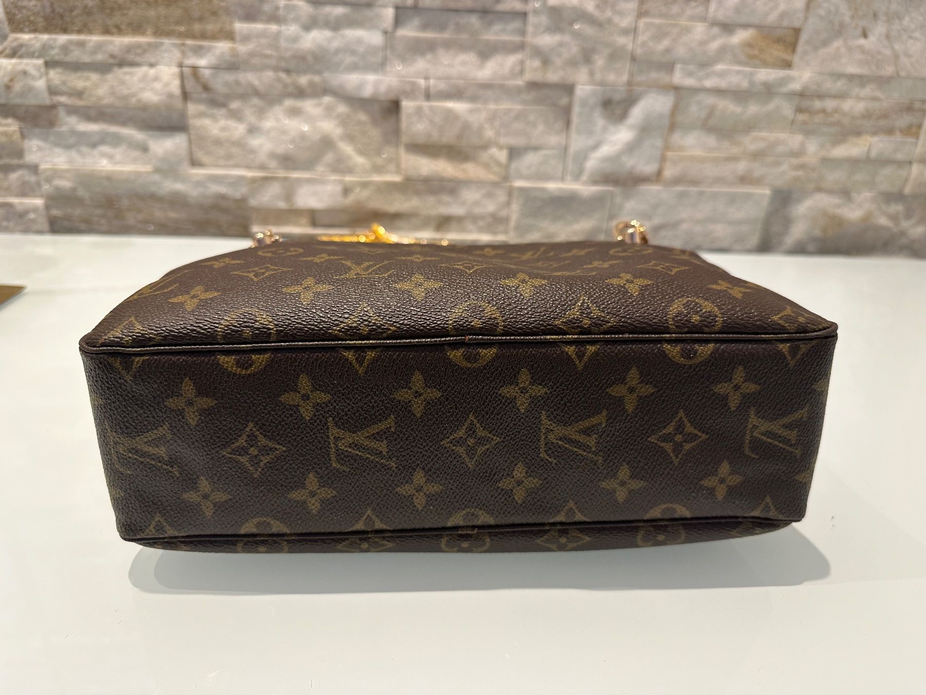 Louis Vuitton Taschen für Damen: Louis Vuitton Necessaire - Upcycling Tasche – Gebraucht aus Hittnau von LuxAndMore 9