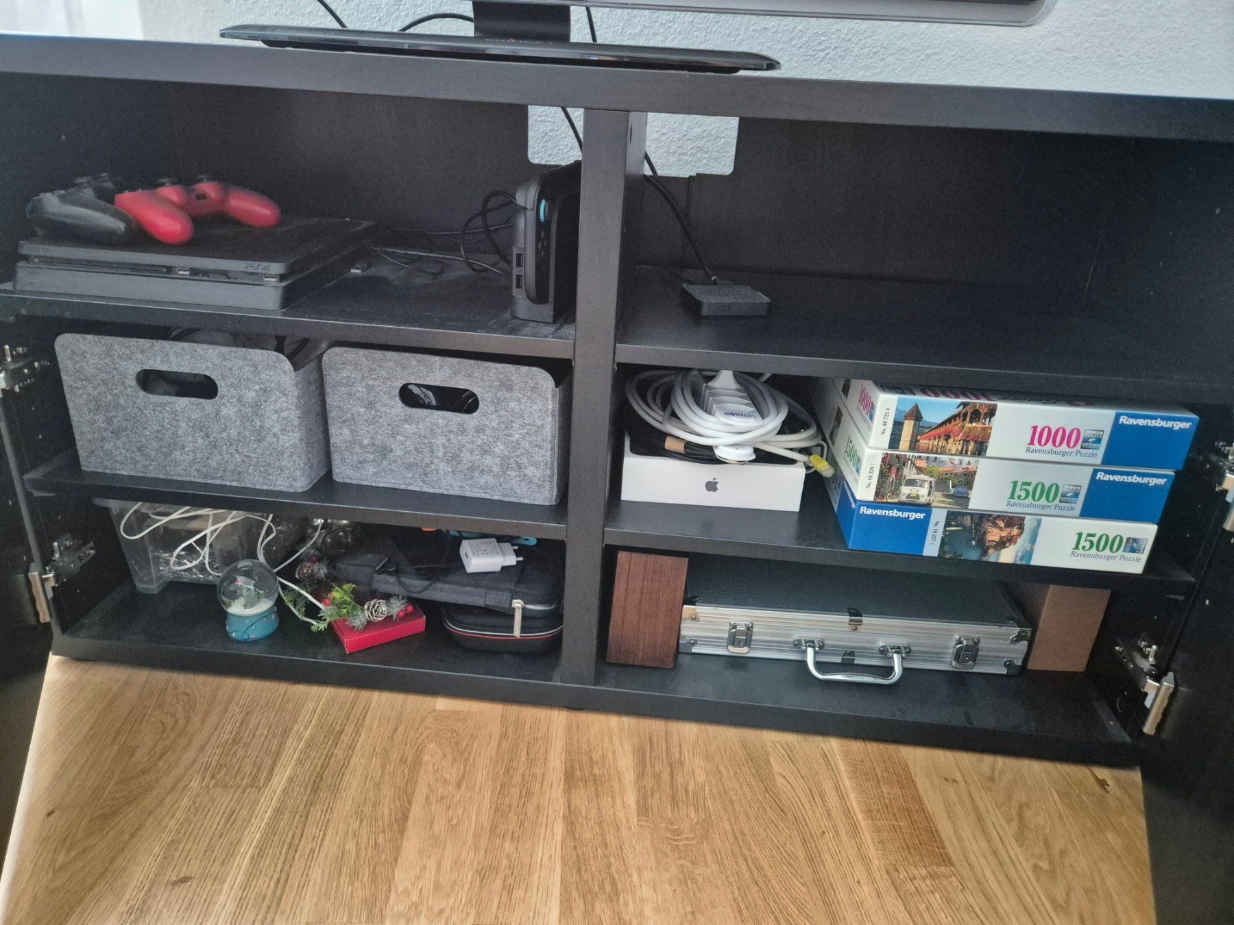 Ikea Meubles TV: Lowboard/Fernsehmöbel dunkelbraun mit 2 Türen & 2 Fächern – D'occasion à Kloten par sas_j8bp 1