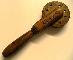 1740, antike TeigRädli aus Holz, wohl Graubünden