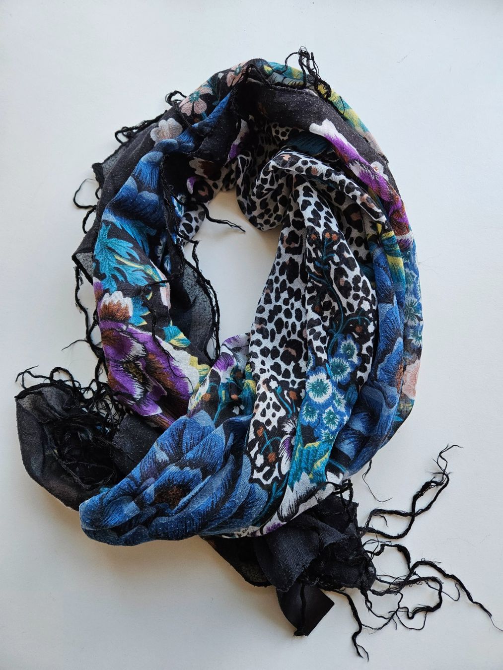 Foulard & Sciarpe: Schal mit farbigen Blumen – Usato da Schaffhausen venduto da sabrina915