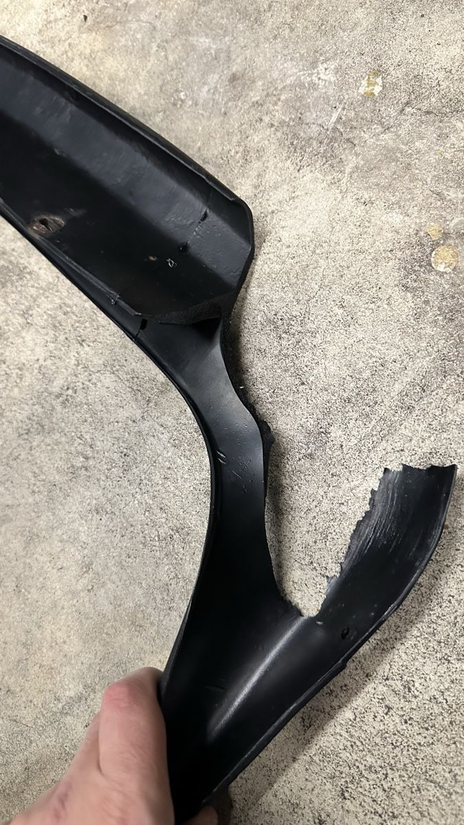 Ford Tutti i ricambio: Spoilerlippe Ford Granada 2.8i linke Seite – Difettoso da Schaffhausen venduto da Patrick1234 3