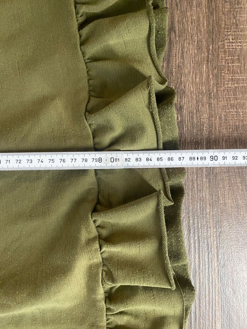 Asos Kleider: Asos Kleid mit Rüsschen Abschluss oliv Gr. 50 – Defekt aus Pratteln von a23_j2gs 5