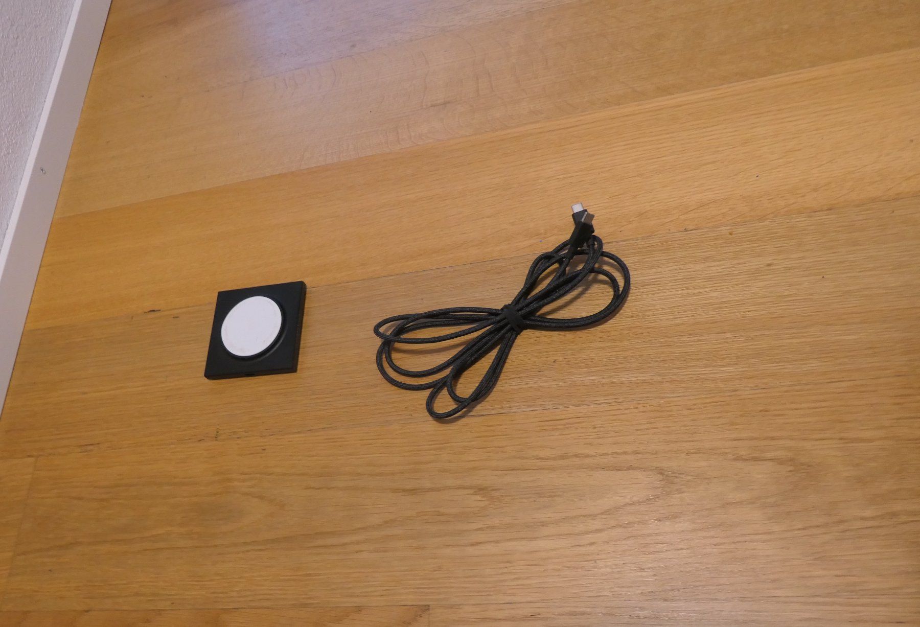Native union Caricabatterie: NATIVE UNION/ DROP MAGNETIC WIRELESS CHARGER/ 15W – Difettoso da Winterthur venduto da Qwert9