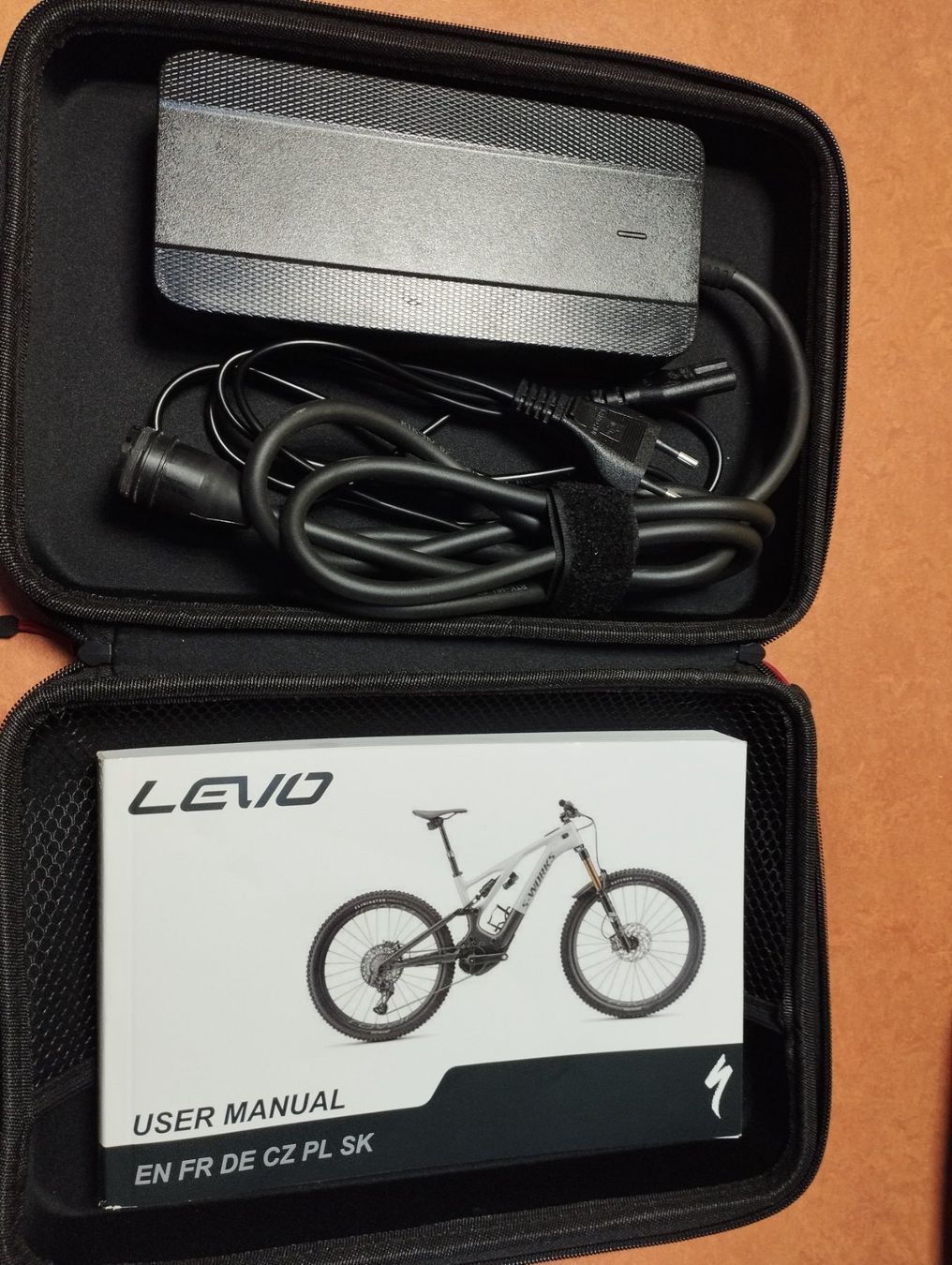 Caricabatterie: Ladegerät SPECIALIZED SBC-C04 zu E-Bike – Usato da Buttisholz venduto da bomper