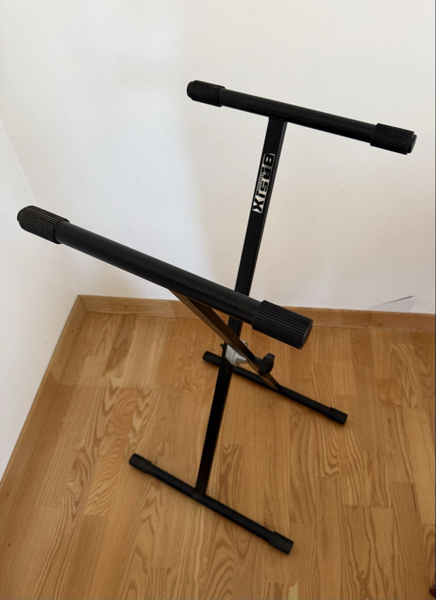 Supports pour instruments & partitions: Keyboard-Ständer BASIX – D'occasion à Münsingen par Immergutbedient 1