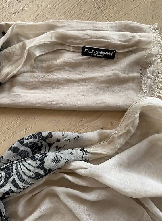 Foulards, Tücher & Schals: Dolce & Gabbana Tuch Spitzen-Print – Gebraucht aus Zollikerberg von sop_p82l 1