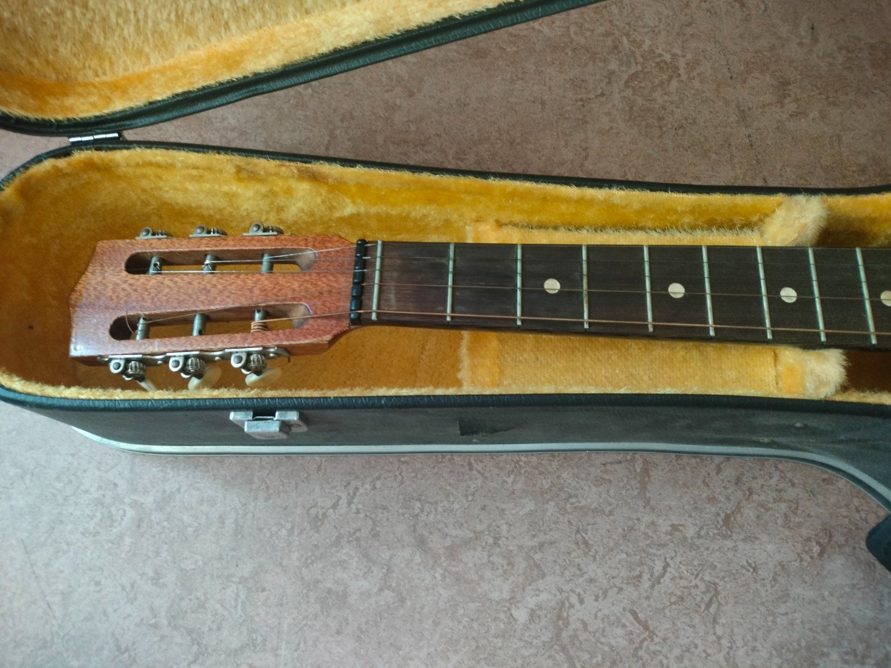 Musikinstrumente: Guitare – Defekt aus Chavannes-près-Renens von martoni6 2