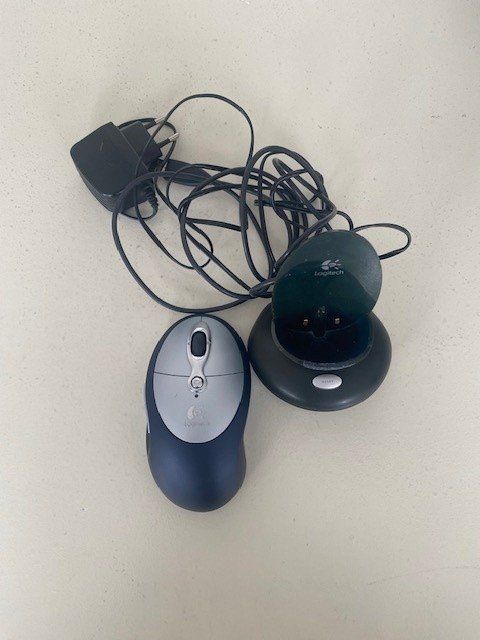Logitech Mouse: Logitech Cordless Mouseman Wheel - Kabellose Maus – Usato da Wängi venduto da Bmo
