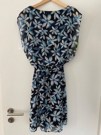 Sommerliches Cocktail-Kleid von Esprit