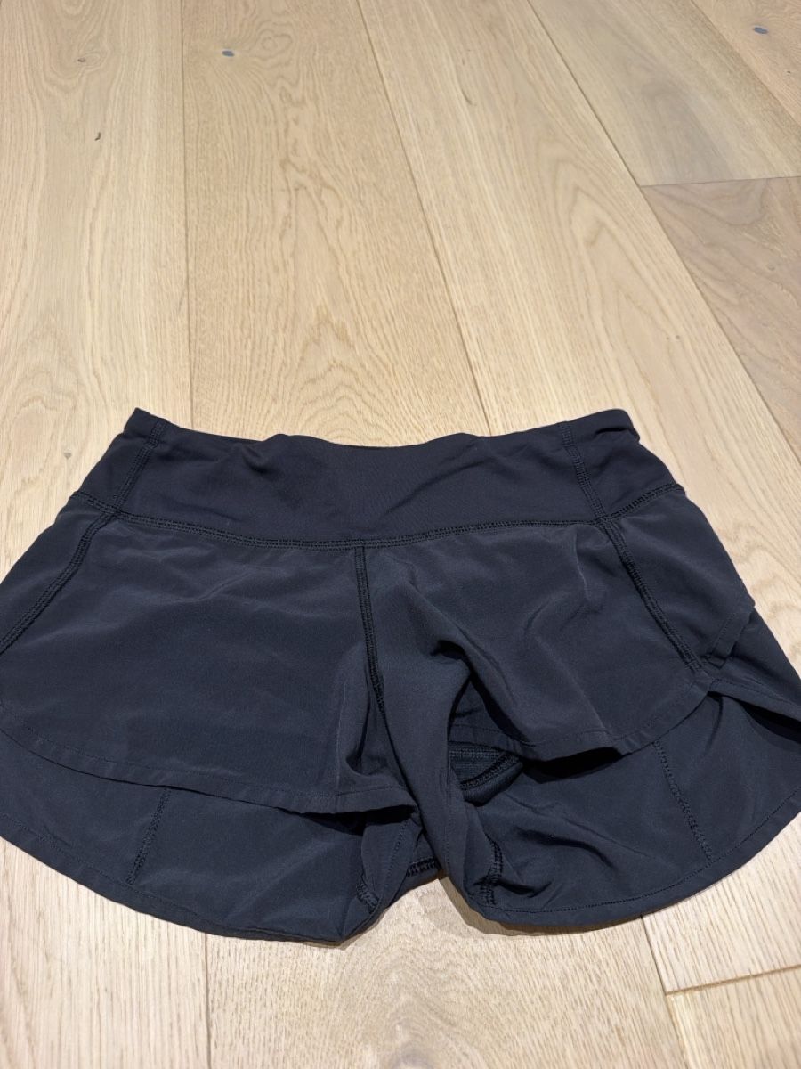 Lululemon Leggings: Lulu lemon shorts black  – Usato da Zürich venduto da sat_6pvq 2