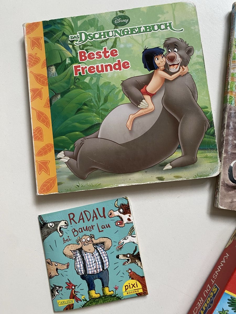 Livres: Bücherset und ein Spiel – D'occasion à Widen par juinl 1