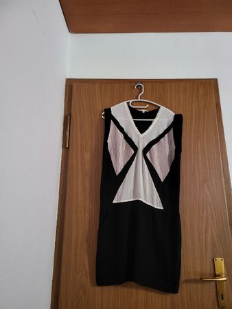 Robe noire Maje taille 40( M/L) - Élégante et confortable!́