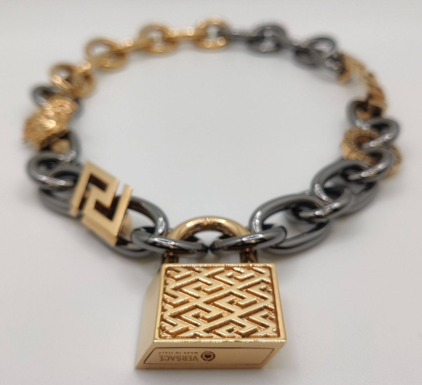 Versace Catenine: Versace & Greca Halskette mit Vorhängeschloss – Usato da Zürich venduto da dal_64sr 4