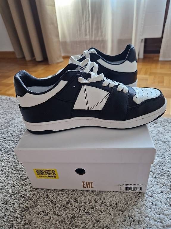 Scarpe da donna: Scarpe guess panda  – Nuovo e nell'imballaggio originale da Bellinzona venduto da lus_lyb5 2