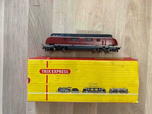 Modellini di ferrovie: Minitrix Lokomotiven und Eisenbahnwagen – Usato da bubikon venduto da Blattspinat
