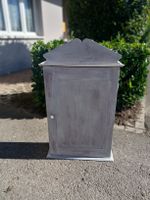 Petite armoire blanchie