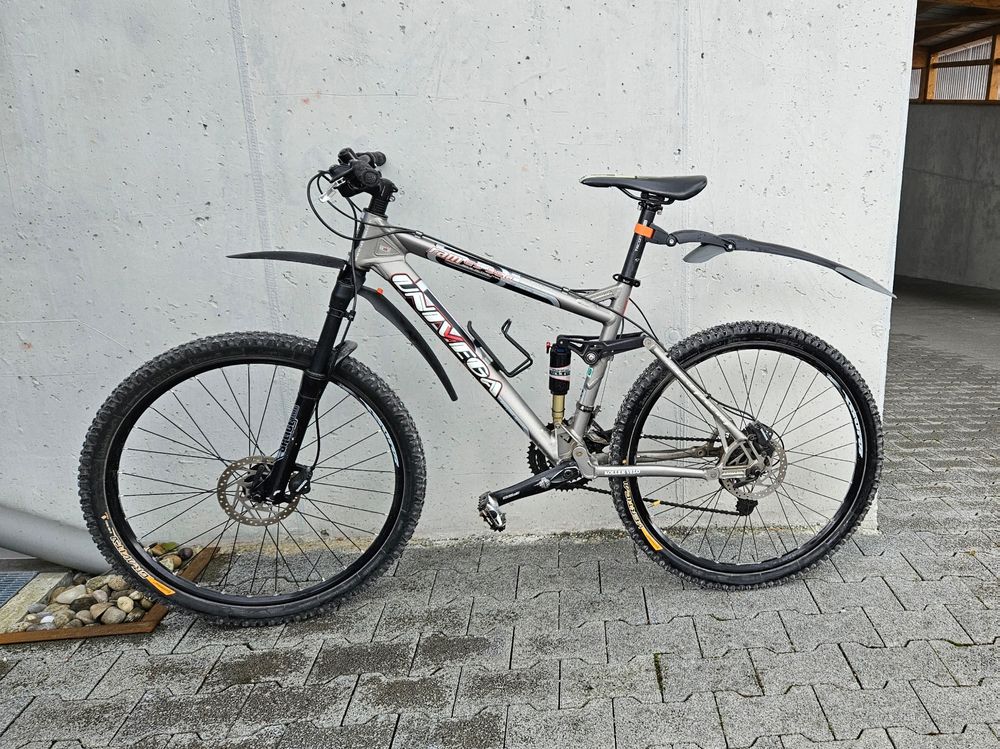 Vélo Tout Terrain Vintage UNIVEGA RAM 990 - Cadre Alu 48 Cm - Transmission Shimano Deore LX/XT - Suspension Avant - Occasion