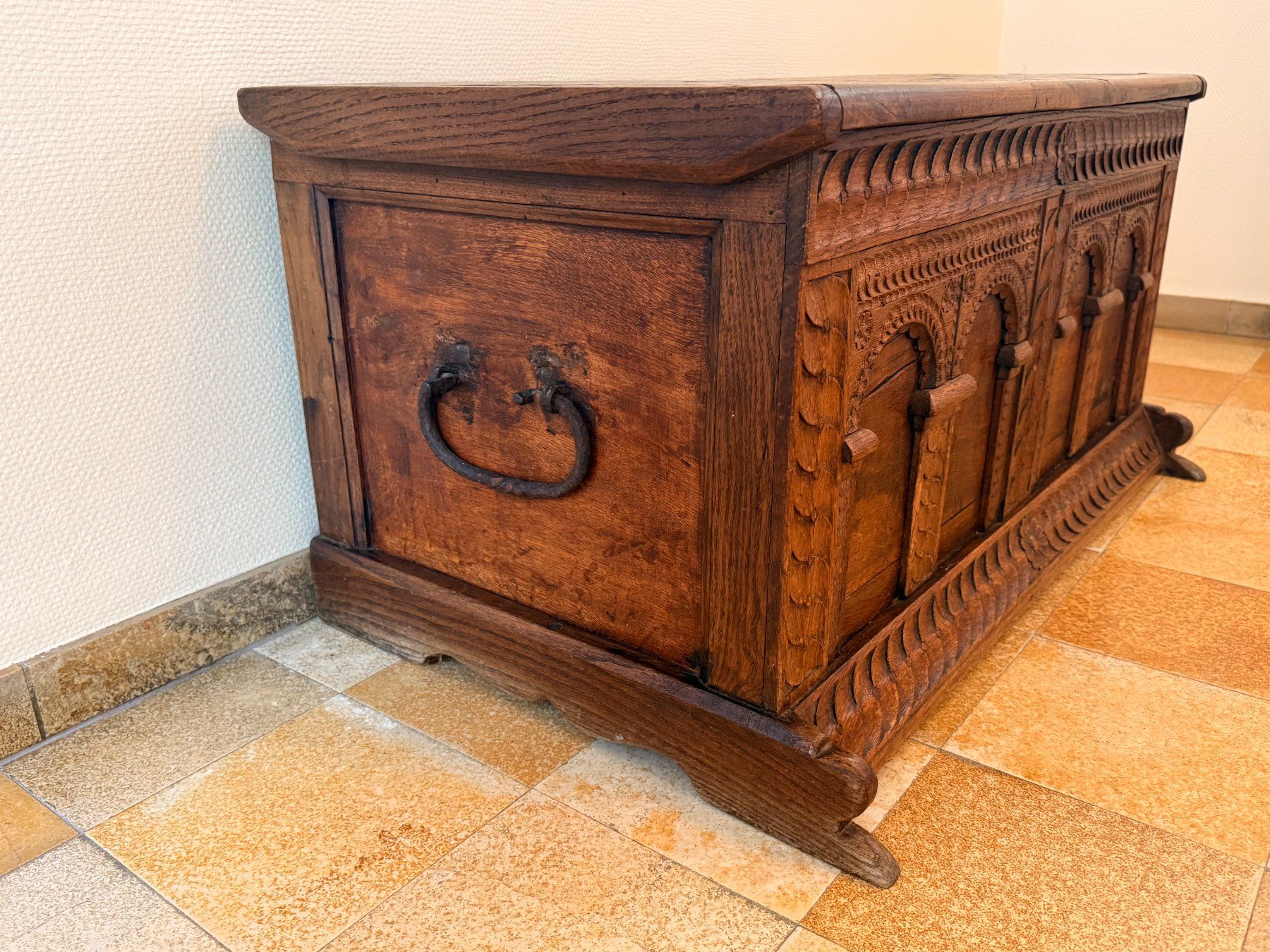 Cassettiere: Alte Kommode aus Renaissence, handgeschnitzt – Usato da Reinach BL venduto da Psilveli 1