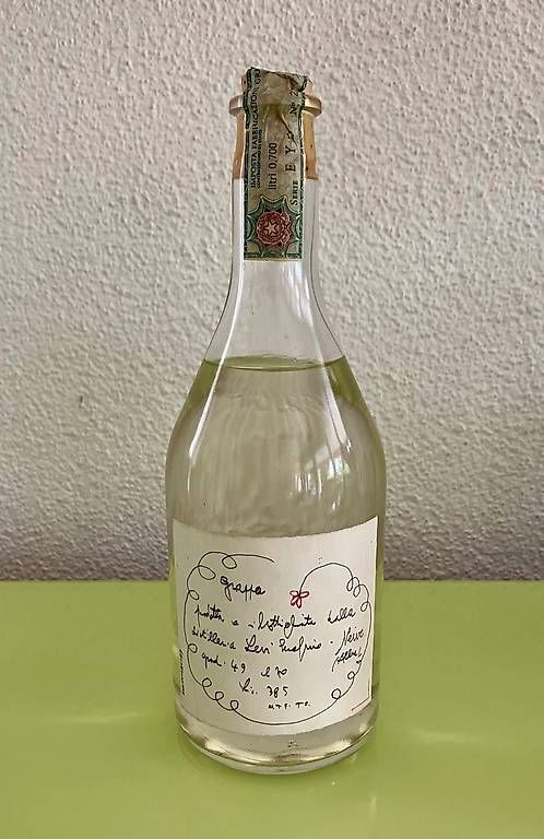 Altro: Original Bemalte Grappa Flasche von Levi – Nuovo e nell'imballaggio originale da Mettmenstetten venduto da Rahagon