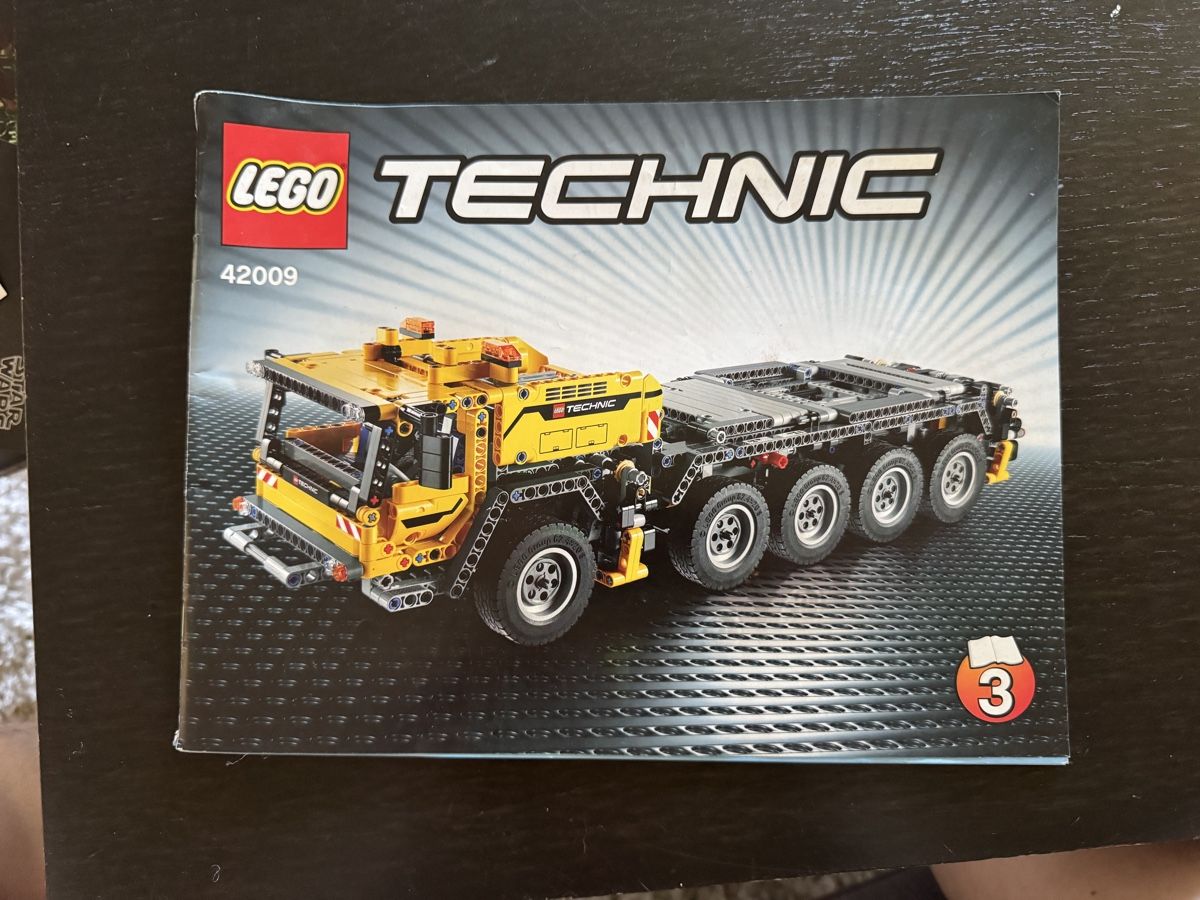 Lego Spielzeuge: Lego Technic Schwerlastkran 42009 – Gebraucht aus Rümlang von MR8 6