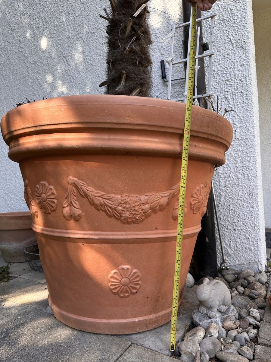 Töpfe: Grosser Terrakotta Blumentopf mit Motiv – Gebraucht aus Berneck von iva_7nv6 2