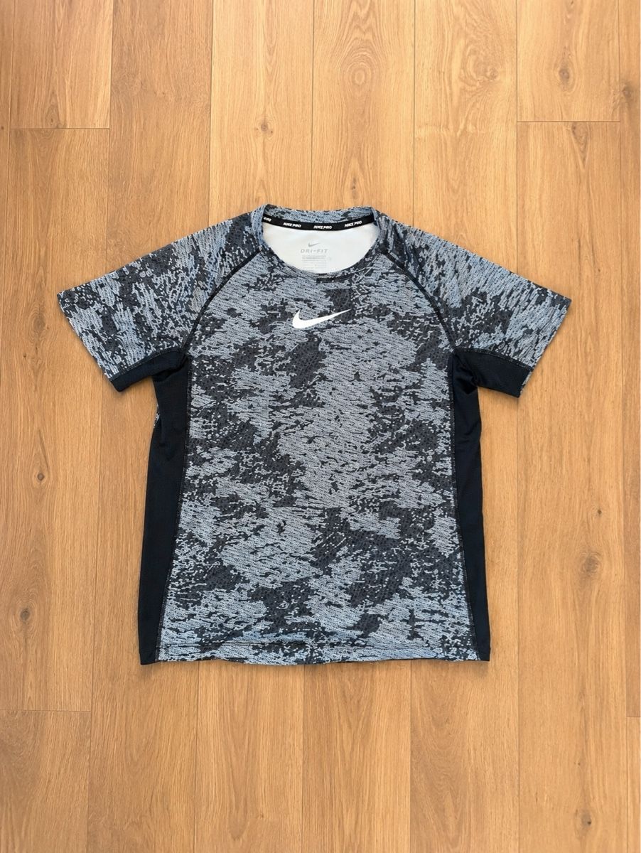 Nike T-shirt: Nike pro Dri-Fit t-shirt – Nuovo (secondo la descrizione) da Assens venduto da SireM