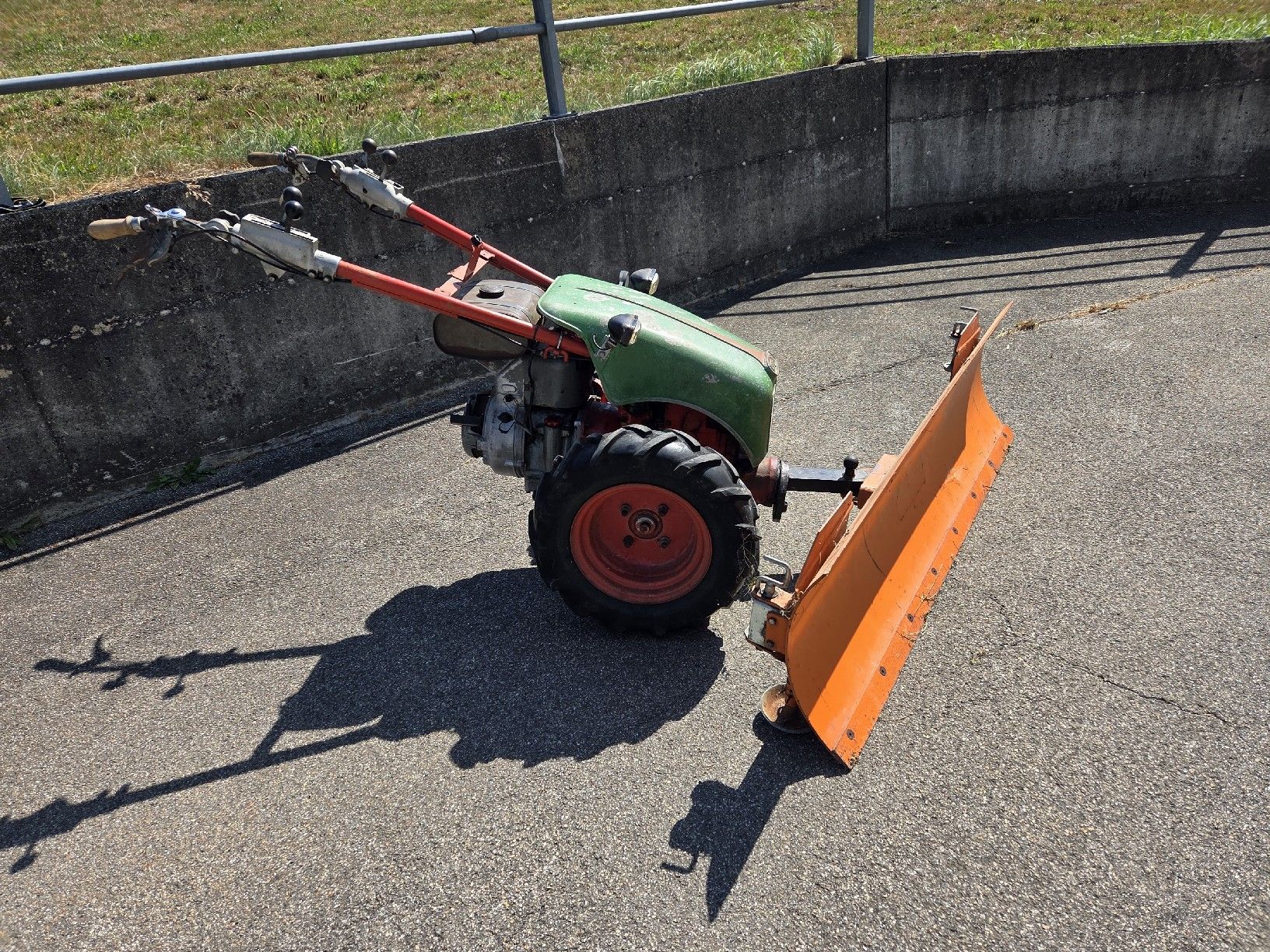 Rapid Alle Maschinen: Rapid 505 mit Schneepflug  – Gebraucht aus Ebnet von Volvo.Power 6