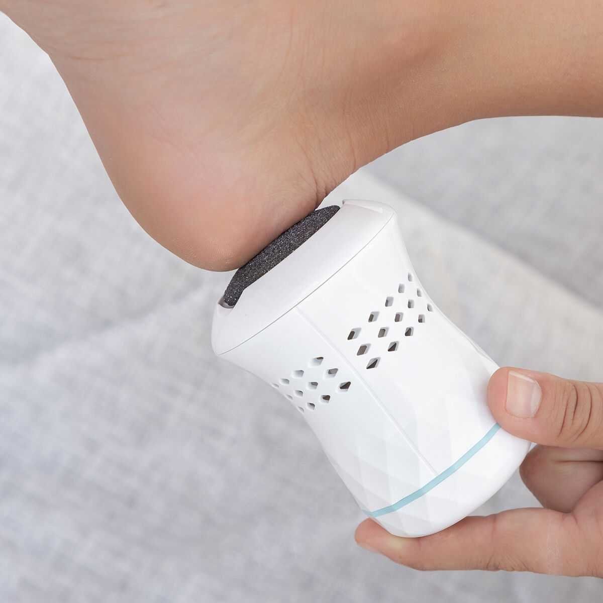 Pedicure: Elektrische Hornhaut-Feile mit integrierter Absaugung – Nuovo e nell'imballaggio originale da Giubiasco venduto da news-shop 1