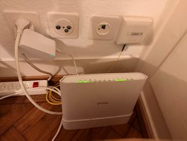 Router Kit Zyxel AX7501 mit Optik und Kabel (3m)