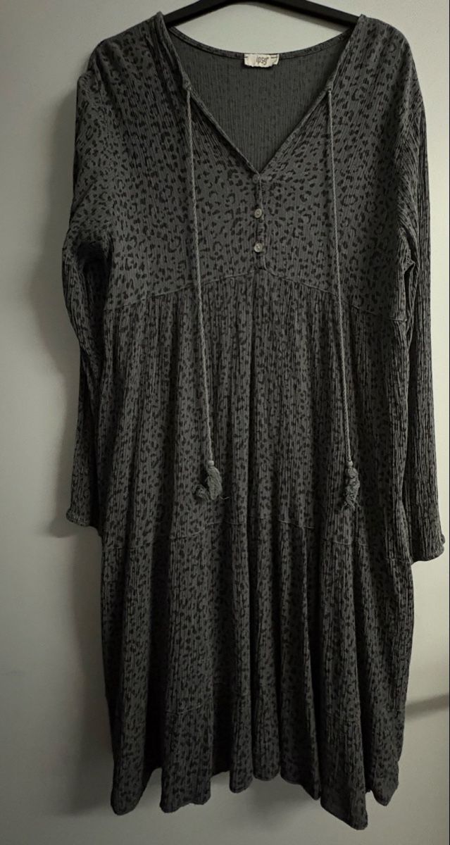 Robes: Graues Kleid mit Leo-Muster – D'occasion à Embrach par ale_v5qn