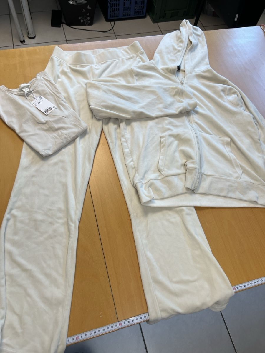 Lots de vêtements: Damen Kleider Paket S/M – D'occasion à Kappelen par Chanel1991 1