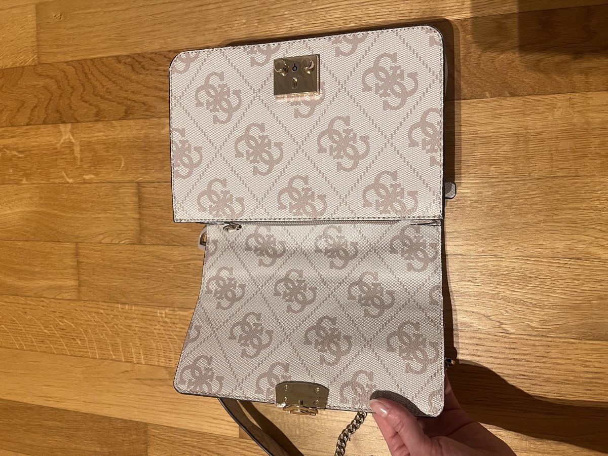 Guess Borse da donna: Guess Handtasche – Usato da Altdorf UR venduto da miriam19. 6